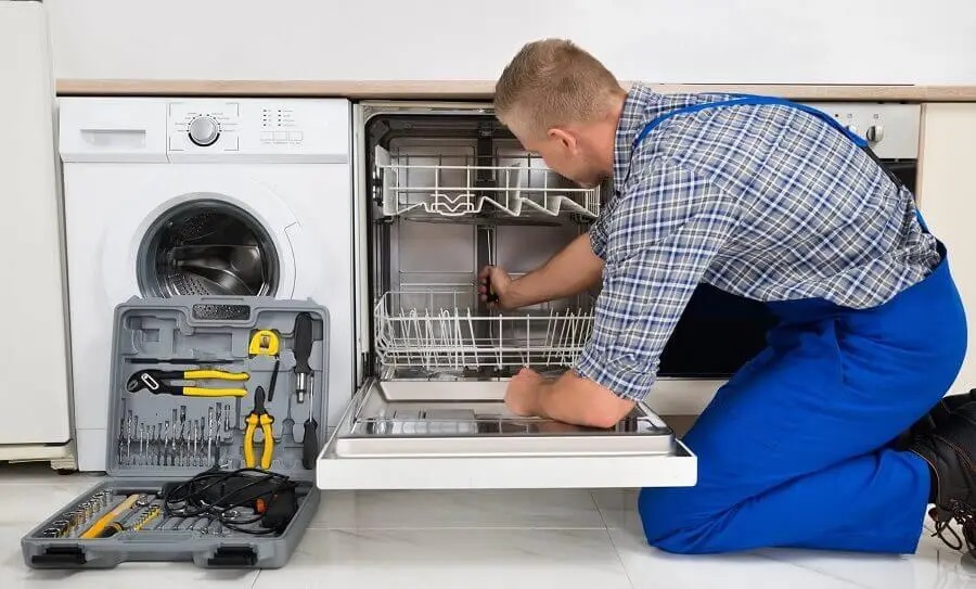 Kınık Termodinamik servisi teknisyen ekibi beyaz eşya tamiri yaparken